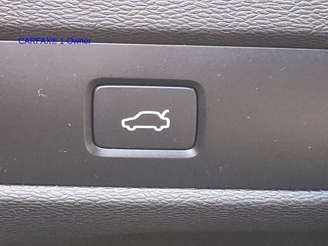 2023 Volvo XC60 B5 AWD Plus Dark Theme