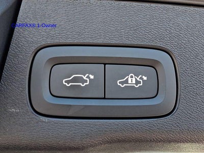 2023 Volvo XC60 B5 AWD Plus Dark Theme