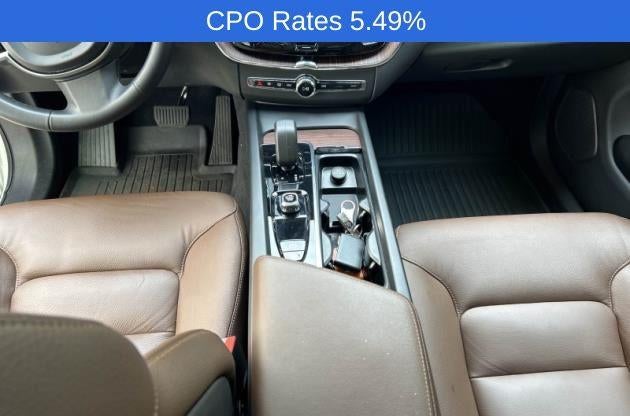 2023 Volvo XC60 B5 AWD Plus Dark Theme