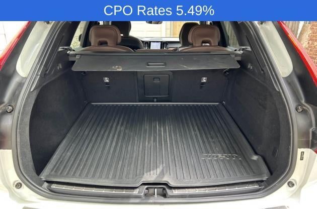 2023 Volvo XC60 B5 AWD Plus Dark Theme