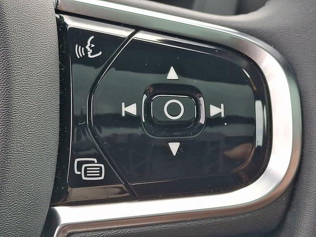 2023 Volvo XC60 B5 AWD Plus Dark Theme