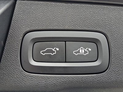 2023 Volvo XC60 B5 AWD Plus Dark Theme