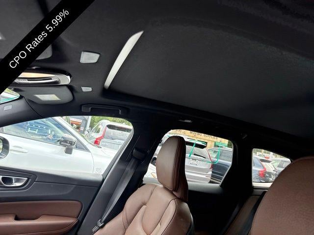 2023 Volvo XC60 B5 AWD Plus Dark Theme