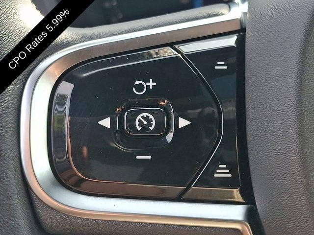 2023 Volvo XC60 B5 AWD Plus Dark Theme