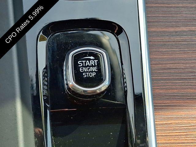 2023 Volvo XC60 B5 AWD Plus Dark Theme