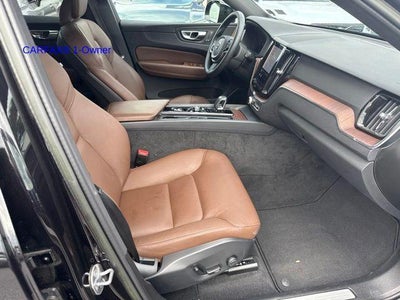2023 Volvo XC60 B5 AWD Plus Dark Theme