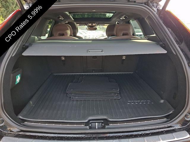 2023 Volvo XC60 B5 AWD Plus Dark Theme
