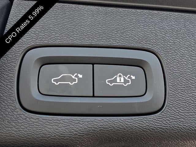2023 Volvo XC60 B5 AWD Plus Dark Theme