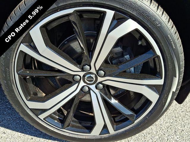 2023 Volvo XC60 B5 AWD Ultimate Dark Theme