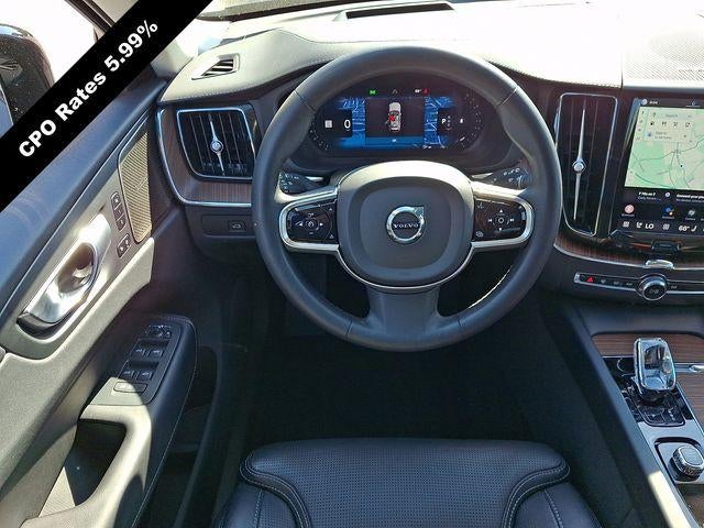 2023 Volvo XC60 B5 AWD Ultimate Dark Theme