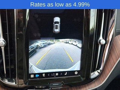 2023 Volvo XC60 B5 AWD Ultimate Dark Theme