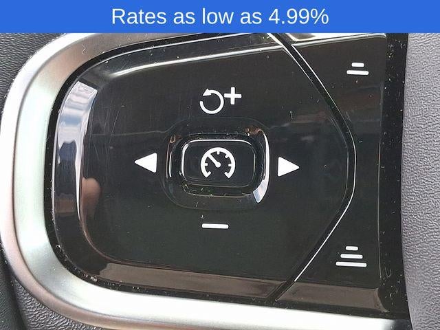 2023 Volvo XC60 B5 AWD Ultimate Dark Theme