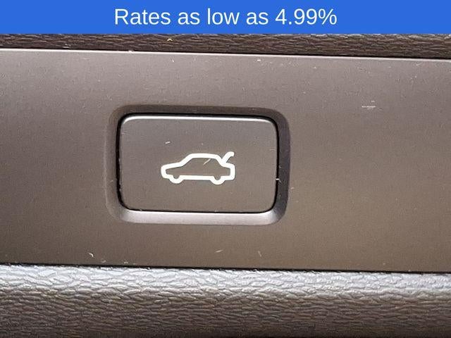 2023 Volvo XC60 B5 AWD Ultimate Dark Theme