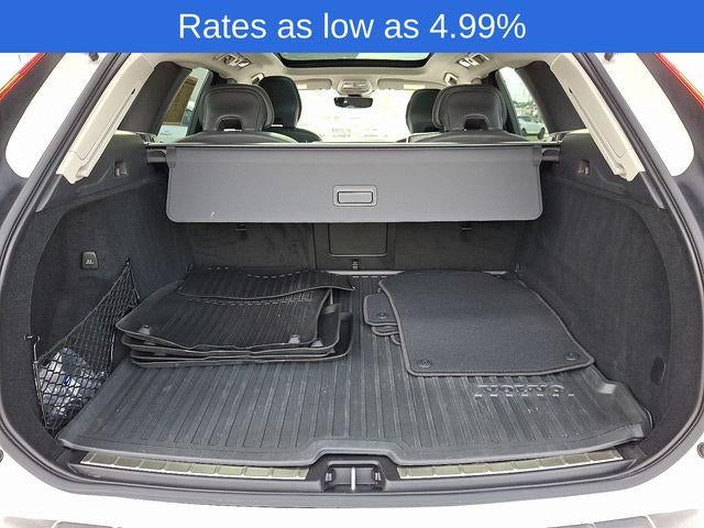 2023 Volvo XC60 B5 AWD Ultimate Dark Theme