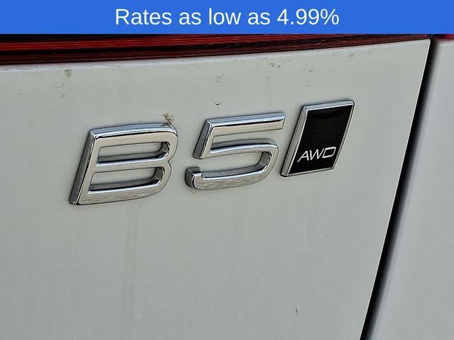 2023 Volvo XC60 B5 AWD Ultimate Dark Theme