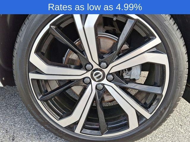 2023 Volvo XC60 B5 AWD Ultimate Dark Theme