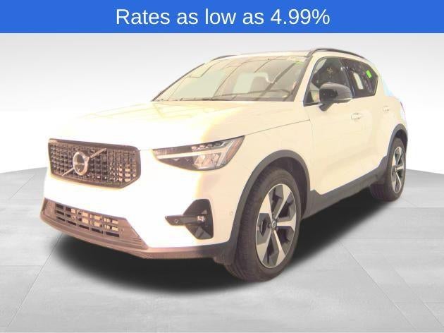 2025 Volvo XC40 B5 AWD Plus Dark Theme
