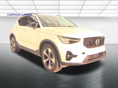 2025 Volvo XC40 B5 AWD Plus Dark Theme