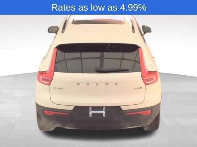 2025 Volvo XC40 B5 AWD Plus Dark Theme