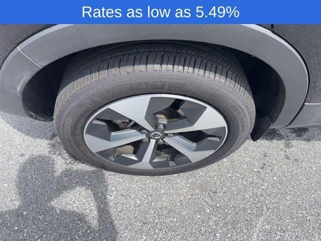 2025 Volvo XC40 B5 AWD Plus Dark Theme