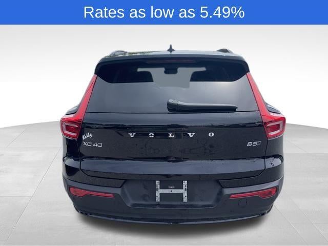 2025 Volvo XC40 B5 AWD Plus Dark Theme