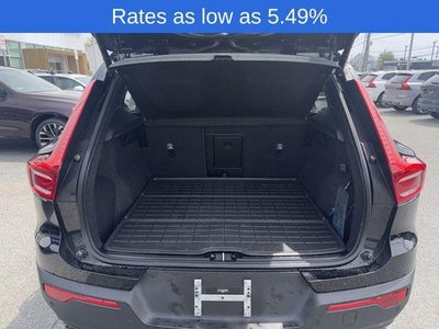 2025 Volvo XC40 B5 AWD Plus Dark Theme