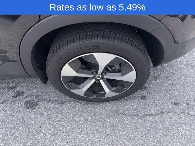 2025 Volvo XC40 B5 AWD Plus Dark Theme