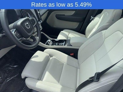 2025 Volvo XC40 B5 AWD Plus Dark Theme