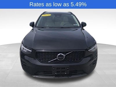2025 Volvo XC40 B5 AWD Plus Dark Theme