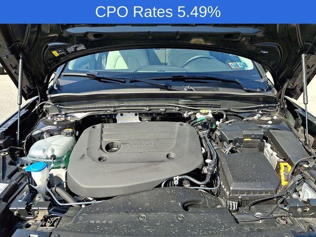 2025 Volvo XC40 B5 AWD Plus Dark Theme