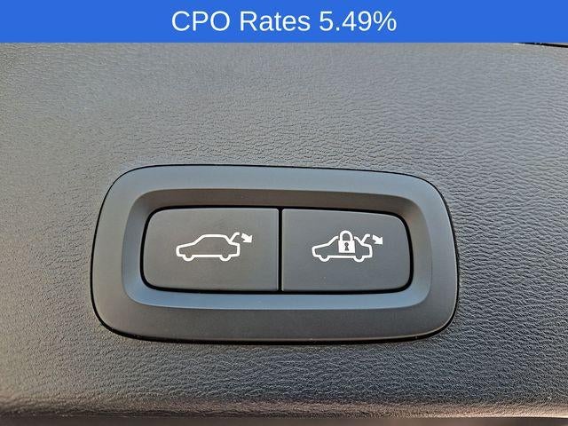 2025 Volvo XC40 B5 AWD Plus Dark Theme