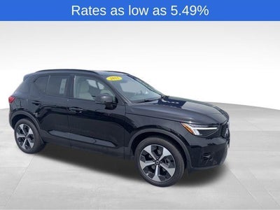 2025 Volvo XC40 B5 AWD Plus Dark Theme