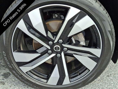2025 Volvo XC40 B5 AWD Plus Dark Theme