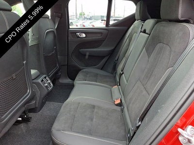 2025 Volvo XC40 B5 AWD Plus Dark Theme