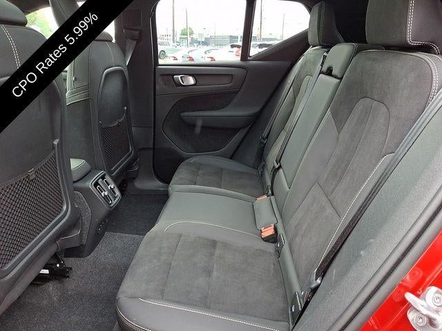 2025 Volvo XC40 B5 AWD Plus Dark Theme