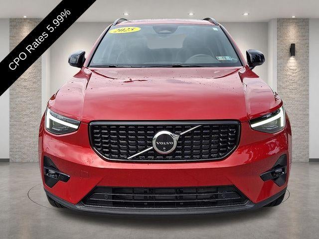 2025 Volvo XC40 B5 AWD Plus Dark Theme
