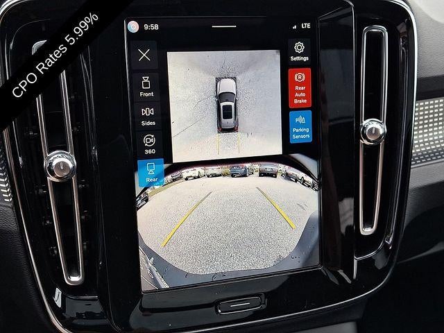 2025 Volvo XC40 B5 AWD Plus Dark Theme