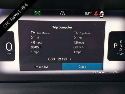 2025 Volvo XC40 B5 AWD Plus Dark Theme