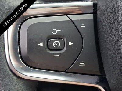 2025 Volvo XC40 B5 AWD Plus Dark Theme