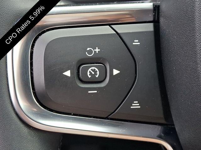 2025 Volvo XC40 B5 AWD Plus Dark Theme