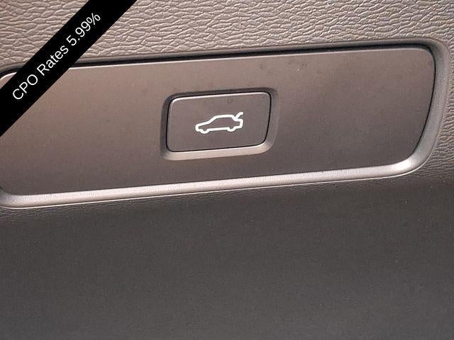 2025 Volvo XC40 B5 AWD Plus Dark Theme