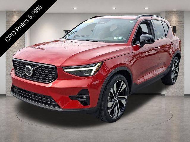 2025 Volvo XC40 B5 AWD Plus Dark Theme