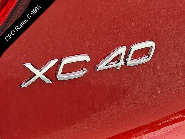 2025 Volvo XC40 B5 AWD Plus Dark Theme