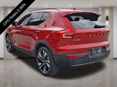 2025 Volvo XC40 B5 AWD Plus Dark Theme