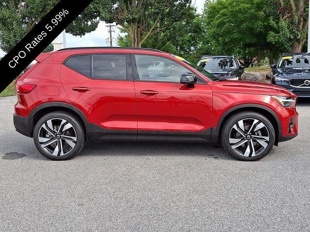 2025 Volvo XC40 B5 AWD Plus Dark Theme
