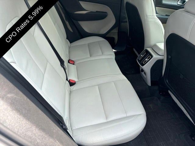 2024 Volvo XC40 B5 AWD Plus Bright Theme