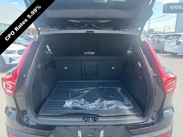 2024 Volvo XC40 B5 AWD Plus Bright Theme