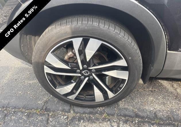 2024 Volvo XC40 B5 AWD Plus Bright Theme