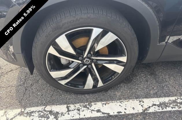 2024 Volvo XC40 B5 AWD Plus Bright Theme
