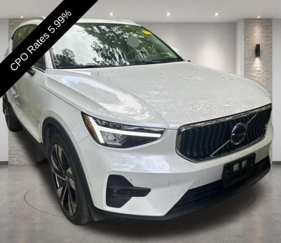 2024 Volvo XC40 B5 AWD Plus Bright Theme